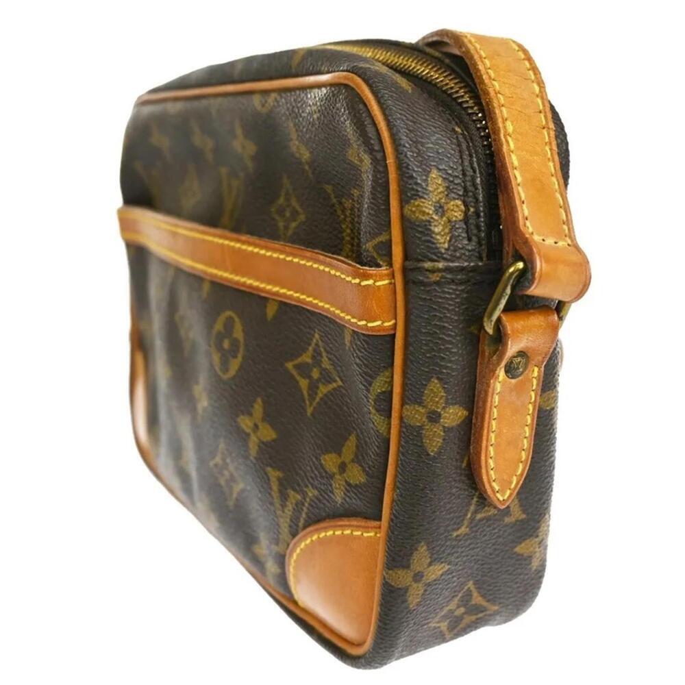 LOUIS VUITTON Monogram Trocadero 24
Crossbody Bag - Picture 4 of 10